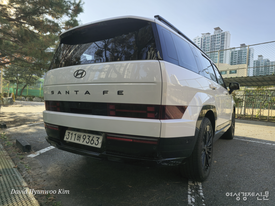 트렁크는 기본적으로 725ℓ의 용량을 확보했다. 2열과 3열을 접을 경우 최대 2130ℓ까지 확장된다. 캠핑 장비, 골프백, 여행용 가방 등 다양한 짐을 싣기에 충분하다. 경쟁 모델인 라브4(580ℓ)나 혼다 CR-V(561ℓ)를 크게 앞선다. /김현우 기자