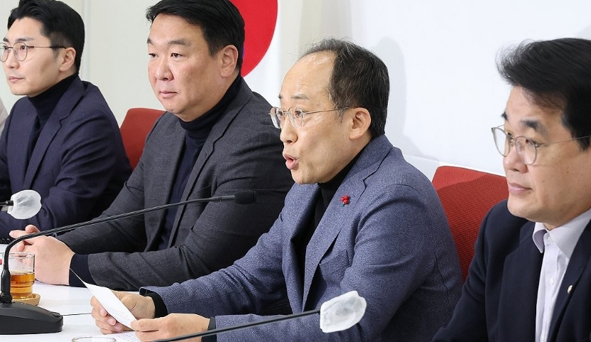 추경호 국민의힘 원내대표(오른쪽 두번째)가 1일 오후 국회에서 열린 기자간담회에서 발언하고 있다. /연합뉴스