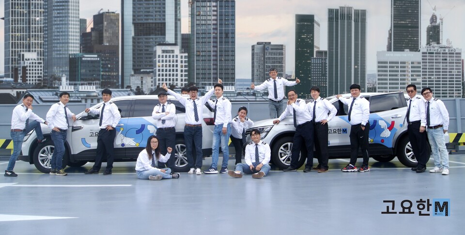 코액터스 '고요한 M'에 고용된 택시 드라이버 모습 /코액터스