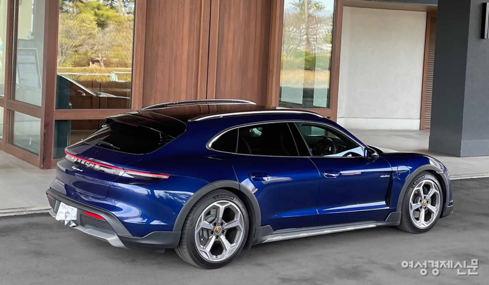 타이칸 크로스 투리스모 /여성경제신문