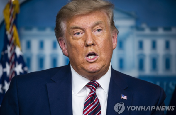 도널드 트럼프 미국 대통령 당선인이 취임 후 '관세 폭탄'을 예고했지만 무차별적인 보편 관세 대신 특정 타깃에 순차적으로 부과할 것이라는 전망이 나왔다. /연합뉴스