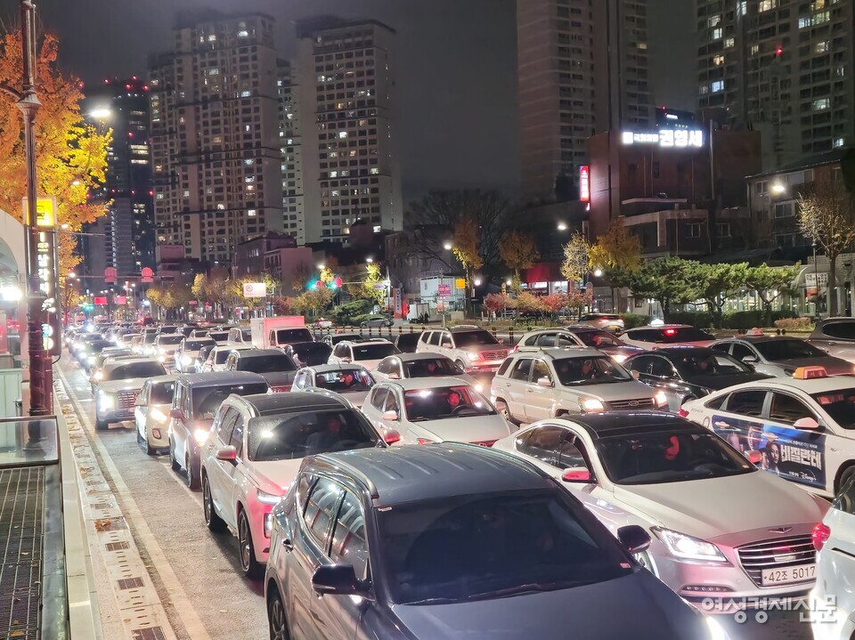 4일 오전 12시 30분쯤 삼각지역 근처 모습 /김정수 기자 