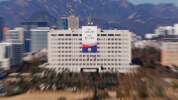 비상계엄 사태 뒤 후폭풍이 대한민국 전체를 거세게 휘몰아치고 있다. 윤석열 대통령은 지난 4일 오전 계엄 해제 발표 이후 공식 일정을 취소했다. /연합뉴스