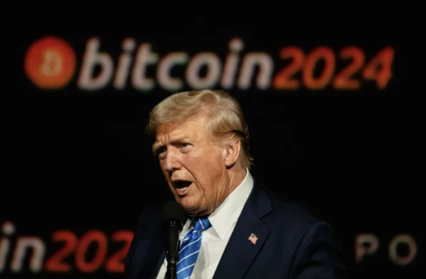 트럼프는 미국을 암호화폐의 수도로 만들겠다면서 전략 자산으로 지정해 아예 국고에 보유하는 방안도 언급했다. 미국은 전 세계에서 비트코인을 가장 많이 보유한 주체다. /AFP=연합뉴스