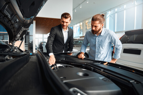 자동차를 꼭 소유해야 한다면 중고차를 사는 것도 대안이다. /게티이미지뱅크