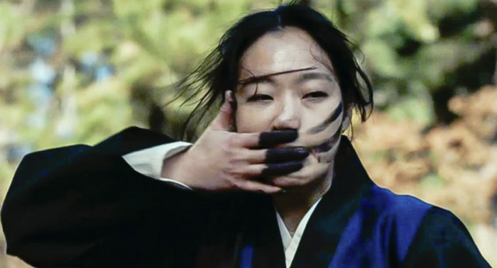 김고은은 영화 '파묘'의 무당 역할로 임팩트 있는 연기를 선보였다. /영화 '파묘'