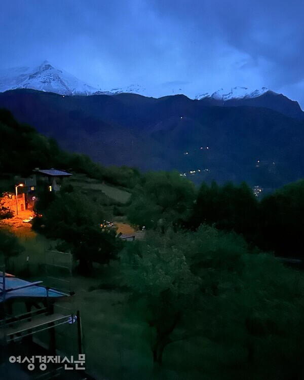 영화 '여덟 개의 산' 풍경을 연상시켰던 숙소의 밤 /사진=박재희