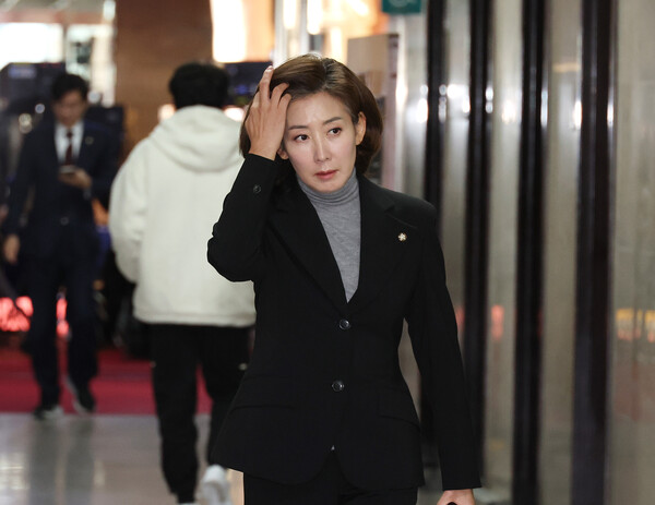 나경원 국민의힘 의원이 지난 9일 오전 국회 본청 원내대표실에서 열린 중진 의원 모임에 참석하고 있다. /연합뉴스