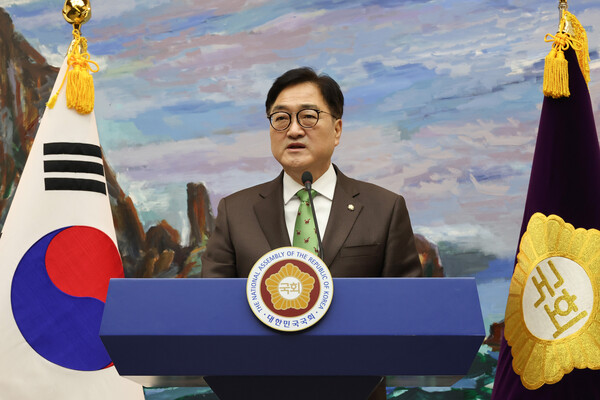 우원식 국회의장이 지난 11일 오전 서울 여의도 국회에서 현 시국과 관련해 기자회견을 하고 있다. /연합뉴스