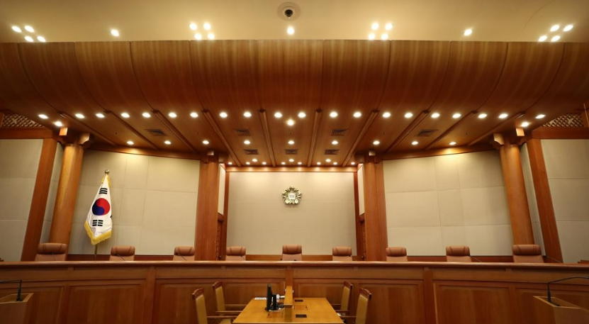 재판관 후보자들이 헌재의 탄핵 심판과 수사·형사재판이 함께 진행될 경우와 관련해 다른 의견을 내놓았다. /연합뉴스