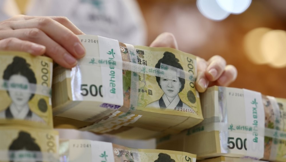 비상계엄 사태 이후 당국의 적극적 유동성 공급과 규제 완화, 금리 인하가 물가상승률을 다시 높일 것이란 부정적 시각이 나온다. /연합뉴스