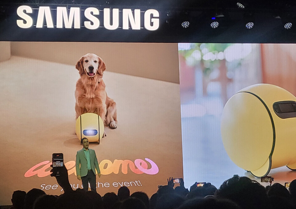 세계 최대 가전·IT 전시회 'CES 2024' 개막에 앞서 지난 1월 8일(현지 시각) 열린 삼성전자 프레스 콘퍼런스에서 AI 집사 로봇 '볼리'가 공개되고 있다. /연합뉴스