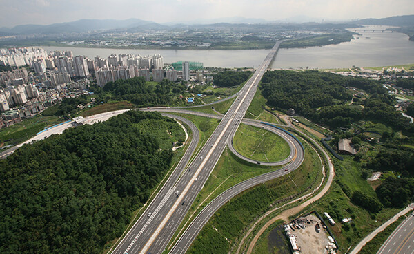 HDC현대산업개발의 알짜 수익원으로 꼽히는 서울춘천고속도로 전경 /HDC그룹