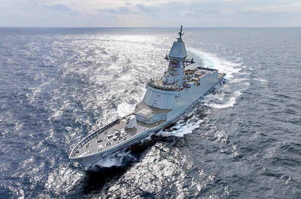 HD현대중공업이 18일(수) 울산 본사에서 3,600톤급 신형 호위함 선도함(울산급 Batch-Ⅲ)인 ’충남함’의 인도식을 개최했다. /HD현대중공업