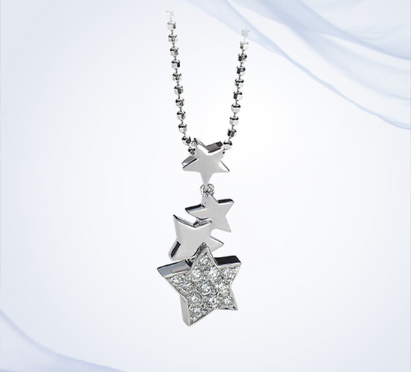 KBS 드라마 ‘겨울연가’에 등장한 골든듀의 ‘폴라리스’ 목걸이 /골든듀