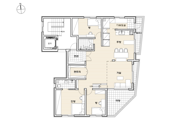 필자 설계 부산 명지동 상가주택 발코니 하우스. 3층에 있는 단독주택은 아파트 평면으로 바탕을 삼았지만 마당과 발코니를 두어 갇혀 살게 되는 아파트 평면에서 벗어났다. /사진·설계도=김정관