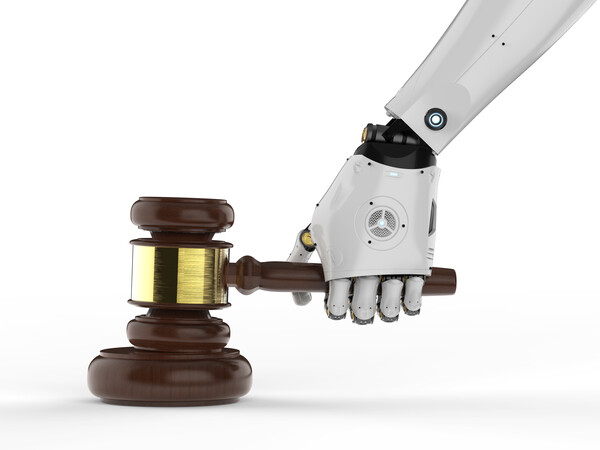 인공지능(AI) 성능의 비약적 발전으로 관련 산업이 빠르게 확산하면서 법 제정 움직임도 가속화하고 있다. AI 산업의 혁신과 규제 사이에서 산업 진흥과 일부 법적 규제 조항의 실효성에 대한 업계의 우려가 일고 있다. /게티이미지뱅크