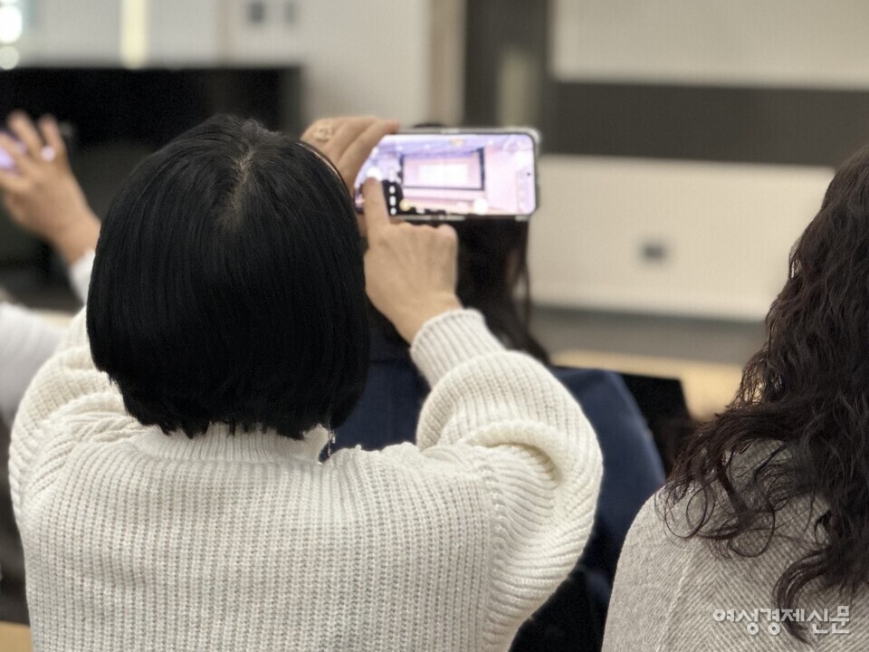 23일 여성경제신문과 한국주야간보호협회가 공동 개최한 '제3회 해미백일장 시상식 및 주야간보호센터 정책 세미나'에선 다시 한 번 요양보호사가 직면한 현실을 알리고 처우 개선을 위한 논의의 장이 마련됐다. /김정수 기자