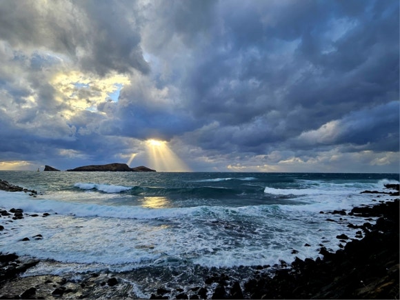 늦은 오후 빛 내림이 좋은 차귀도 앞 바다. 이제 2024년이 서서히 저물고 있다.