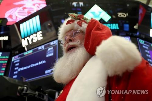 미국 뉴욕증시가 연말연초 주식 시장이 상승하는 '산타랠리'를 펼쳤다. 사진은 뉴욕증권거래소/ 연합뉴스