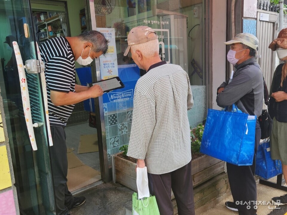 해피인은 2021년부터 안부 앱을 개발해 방문자들의 데이터를 모아 관리하고 있다. 앱을 통해 해피인 출석 여부, 방문하지 못한 이유, 자신의 건강 상태 등을 체크하는 식이다. /해피인 제공