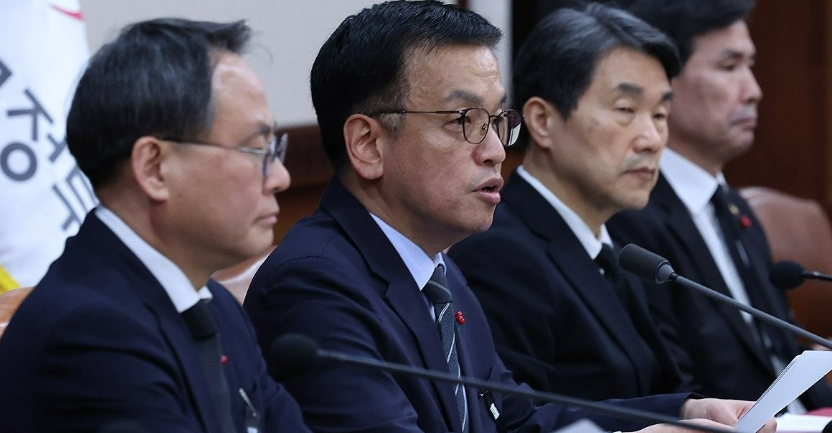 최상목 대통령 권한대행 부총리 겸 기획재정부 장관이 31일 정부서울청사에서 열린 국무회의에서 발언하고 있다. /연합뉴스