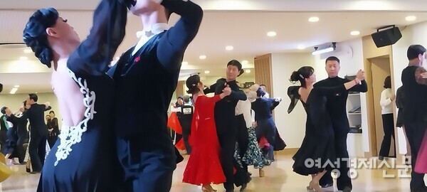 댄스계는 은퇴 시기가 비교적 빠른 편이다. 100세 시대에 30대 은퇴는 이른 감이 있다. /사진=강신영