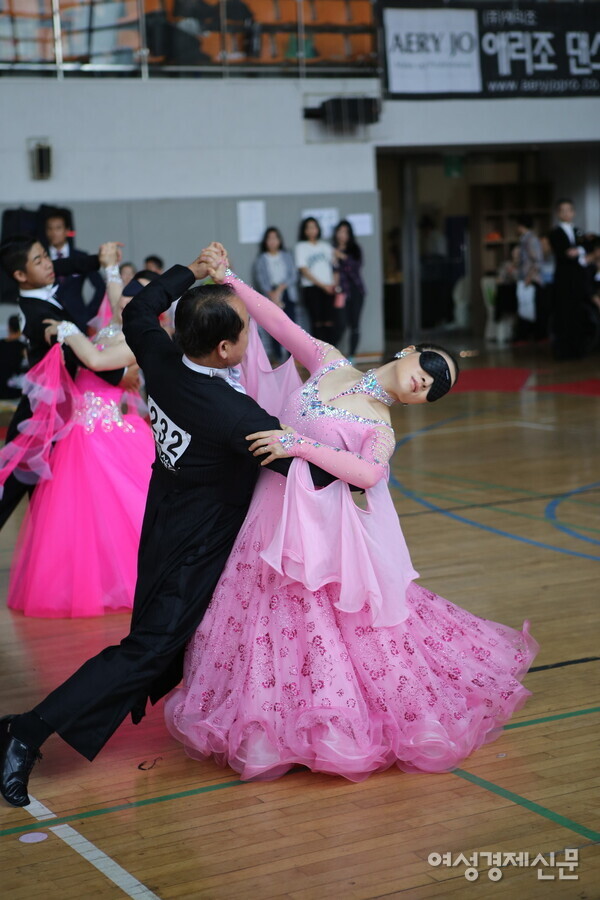 댄스는 여전히 즐기고 있는데 은퇴식을 하라면 좀 서글퍼진다. /사진=강신영