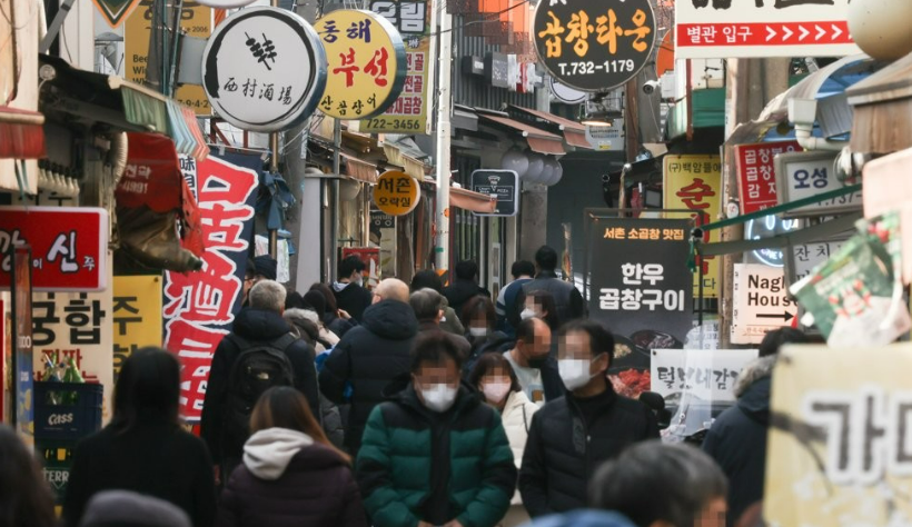 700만명에 달하는 소상공인·자영업자가 연이은 탄핵 정국과 참사에 불안한 새해를 맞고 있다. /연합뉴스