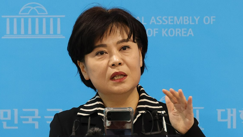 윤희숙 전 통합당 의원이 국민의힘 여의도연구원장에 내정됐다. 사진은 지난해 1월 국회에서 총선 출마 기자회견을 하고 있는 모습. /연합뉴스