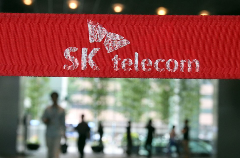 SKT가 지난해 4분기 어닝쇼크(기업의 실적이 예측치보다 낮게 나와 시장이 충격을 받는 경우)를 기록할 것으로 전망되면서 증권가에서도 해석이 분분하다. 전문가들은 수요가 폭증하고 있는 인공지능(AI) 데이터센터의 사업성을 높게 보고 있다. /연합뉴스
