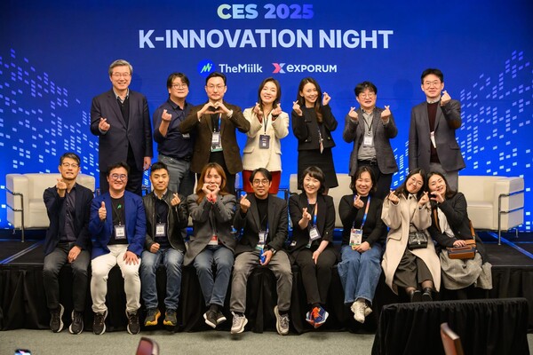 CES 2025 'K-INNOVATION NIGTH' 에서(윗줄 왼쪽에서 다섯 번째) 허영주 크리에이터 /허영주