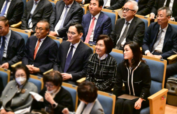 이재용 삼성전자 회장과 홍라희 전 삼성미술관 리움 관장, 이서현 삼성복지재단 이사장이 삼성전자 인재개발원 콘서트홀에서 열린 '이건희 선대회장 3주기 추모 음악회'에 참석했다. /삼성전자