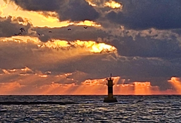 제주 차귀도 앞바다의 빛 내림 /한익종