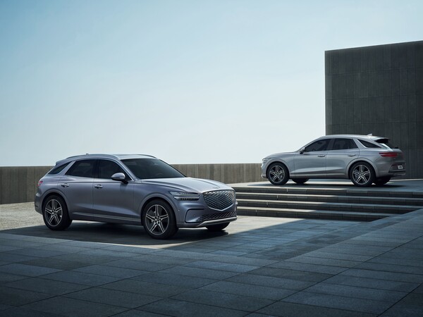 현대자동차가 제네시스와 통합 개편한 모빌리티 구독 플랫폼 '현대 제네시스 셀렉션'을 출시하며 고객 혜택 강화에 나섰다. 제네시스 GV70 모델 /현대차