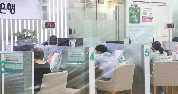 금융당국이 내놓은 방카슈랑스 규제 완화 방안에 생명보험사와 손해보험사의 반응이 엇갈린다. /연합뉴스