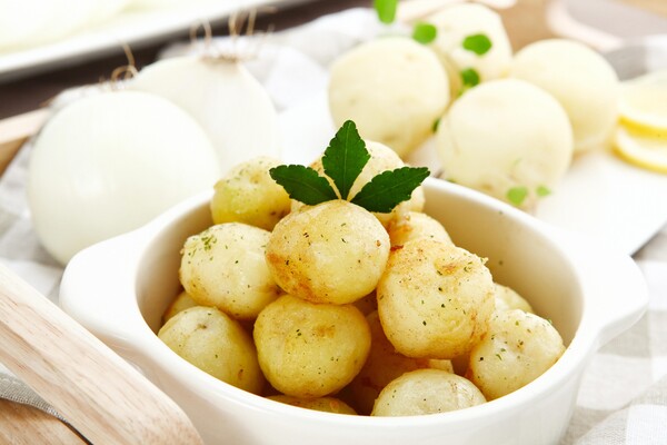 감자나 고구마는 풍부한 섬유질로 소화를 잘되게 돕고 변비를 예방하는 효과가 있다. /게티이미지뱅크