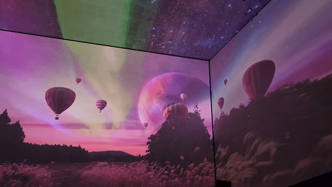 용산 스크린X관에서 콘텐츠를 시연하고 있다. /류빈 기자