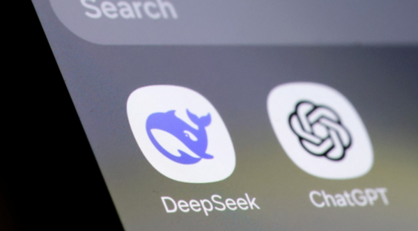 로이터와 블룸버그 통신에 따르면 지난 27일 딥시크의 AI 어시스턴트가 미국 애플 앱스토어 무료 앱 다운로드 순위에서 챗GPT를 제치고 1위에 올랐다. /로이터=연합뉴스