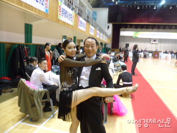 장애인들과의 댄스는 내게 특별한 기회였다. 배운 점도 많았다. /사진=강신영