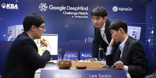 2016년 3월 딥마인드가 개발한 인공지능 '알파고'는 이세돌 9단과 대국에서 이겨 세상을 놀라게 했다. /연합뉴스