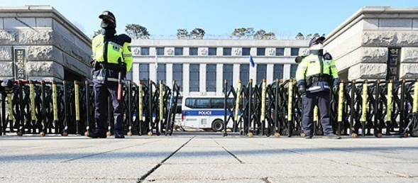 헌법재판소가 최상목 대통령 권한대행의 마은혁 헌법재판관 후보자 임명 보류 사건에 대한 선고를 연기하고 변론을 재개하기로 하자 다양한 해석이 나오고 있다. /연합뉴스