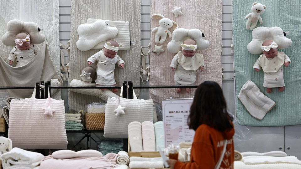 산후조리원은 산모들이 가장 선호하는 조리 장소다. 산모 10명 중 7명(70.9%)이 출산 후 산후조리원에 머무기를 선호했다. 그럼에도 불구하고 비용 부담은 갈수록 커지고 있다. /연합뉴스