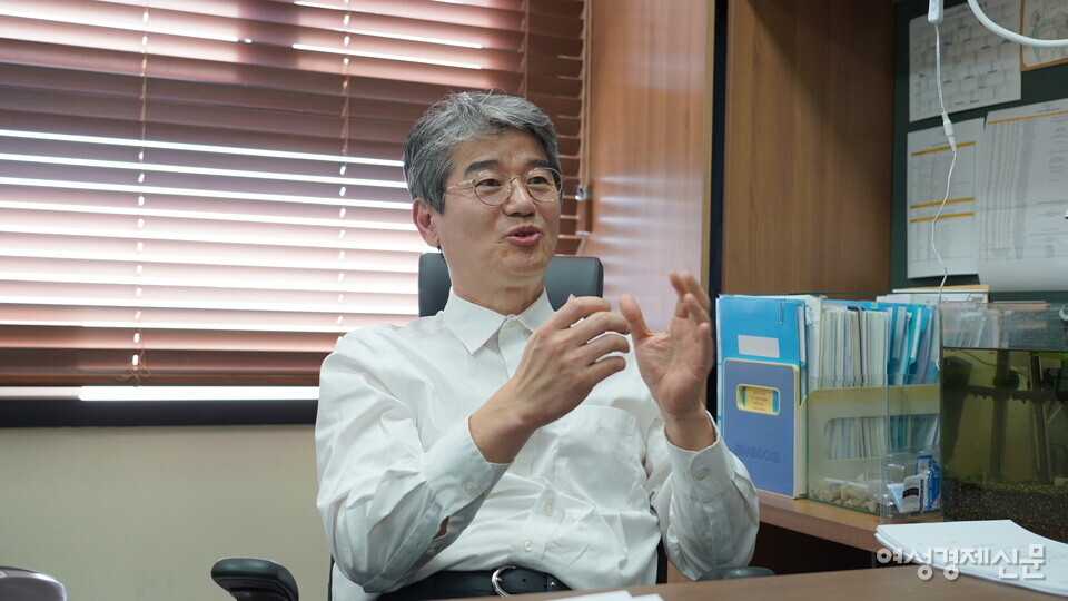 신 교수는 "기업의 성장과 혁신을 가로막는 구조적 문제를 해결하지 않는 한 '코리아 디스카운트'는 해소될 수 없다"고 강조했다. /이상헌 기자