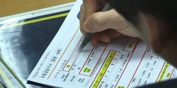 손해보험업계가 MZ세대(밀레니얼+Z세대) 고객층을 확보하기 위해 가입이 간편하고 보험료가 저렴한 보험 상품을 출시하면서 친밀도를 높이고 있다. /연합뉴스