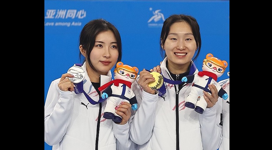 쇼트트랙 국가대표 선수 김길리(왼쪽)와 최민정 /연합뉴스