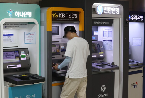 공정거래위원회가 주택담보대출비율(LTV) 담합 의혹과 관련한 재조사에 나섰다. /연합뉴스