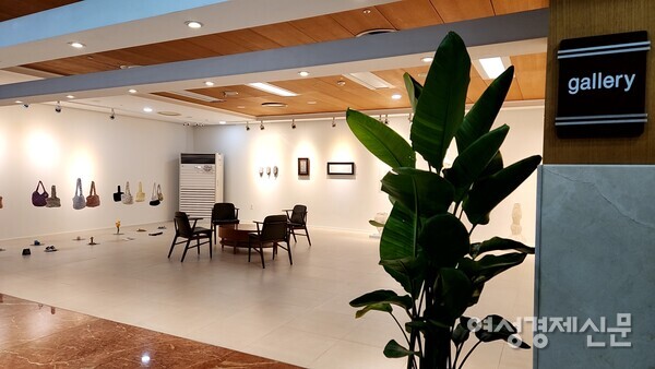 서울시니어스 가양타워 1층에 위치한 갤러리