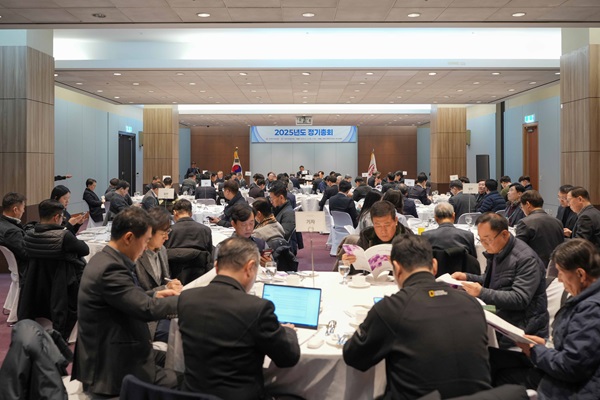 한국전기산업진흥회가 한국전기산업기술연구조합과 함께 13일 서울 삼성동 코엑스 콘퍼런스룸에서 '2025년도 제1차 이사회 및 정기총회'를 개최했다. /한국전기산업진흥회