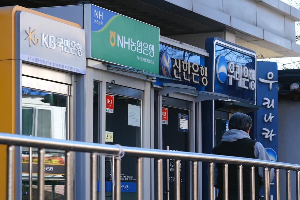 국내 5대 금융지주의 2024년 실적은 '비은행 포트폴리오'가 성패를 가르는 핵심 변수가 됐다. /연합뉴스